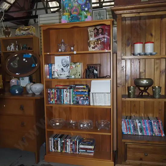 rimu bookcase H1720 W880 D230