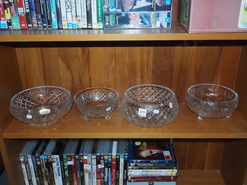 4x cut crystal bowls Image 1++