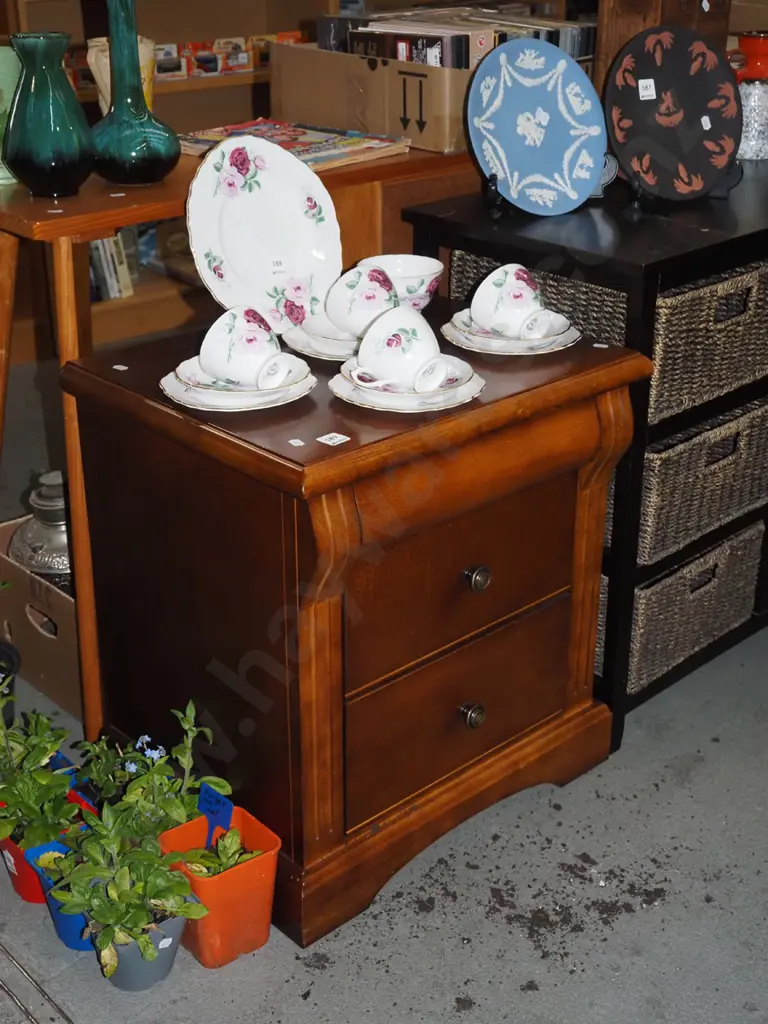 solid wood 3 drawer bedside cabinet Image 1++