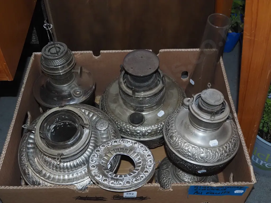 box; kerosene lantern bases, 1 glass chimney Image 1++