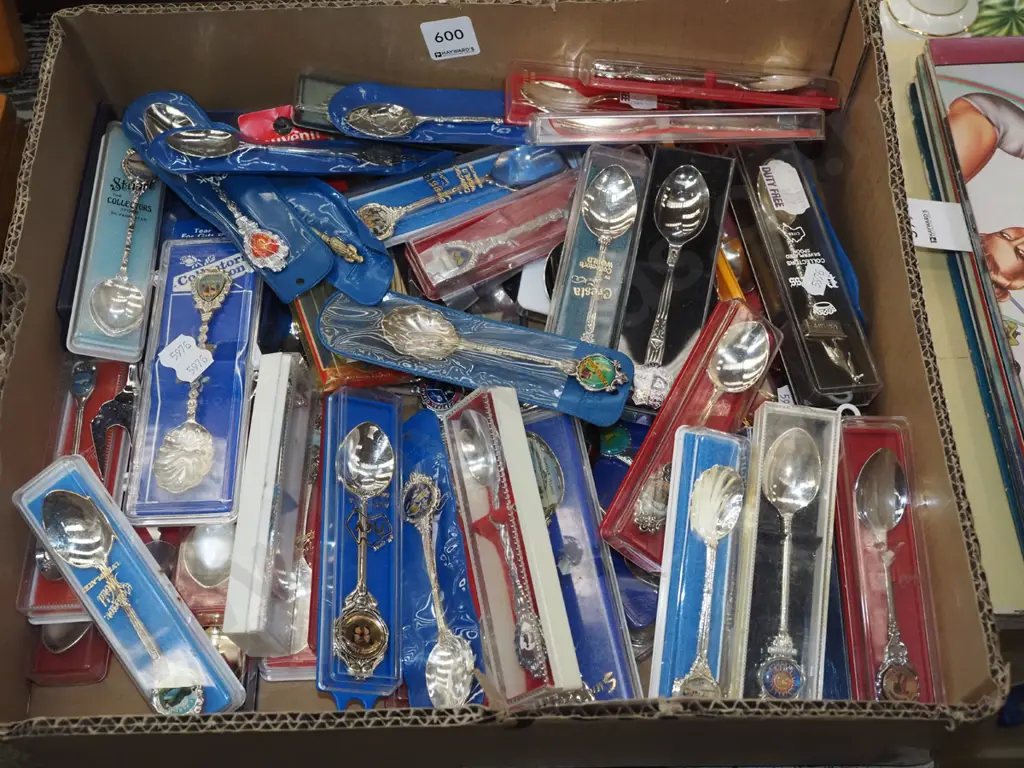 box of souvenir teaspoons Image 1++