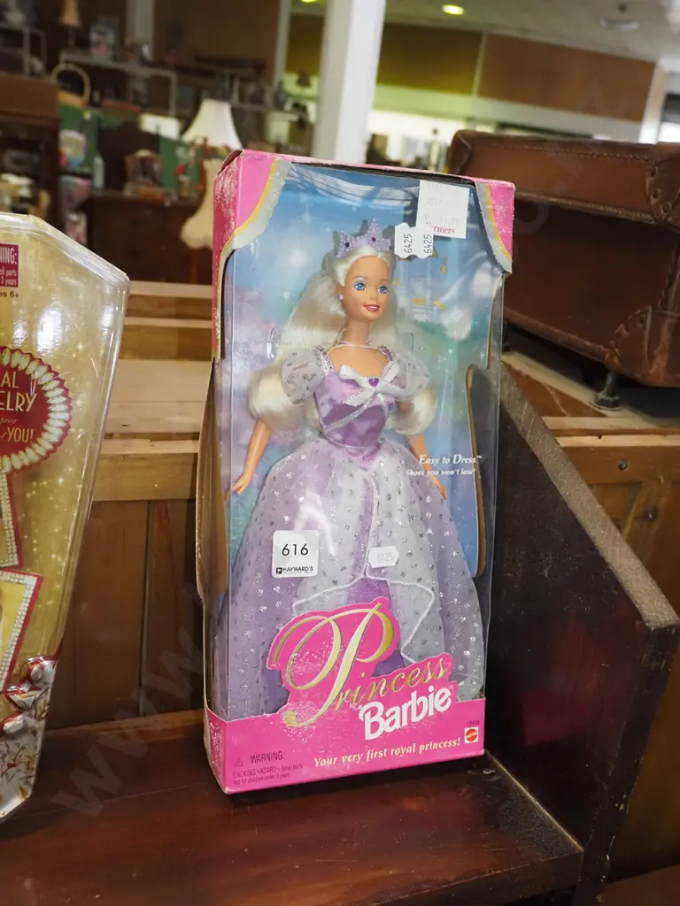 boxed  Princes Barbie - damage to box Image 1++