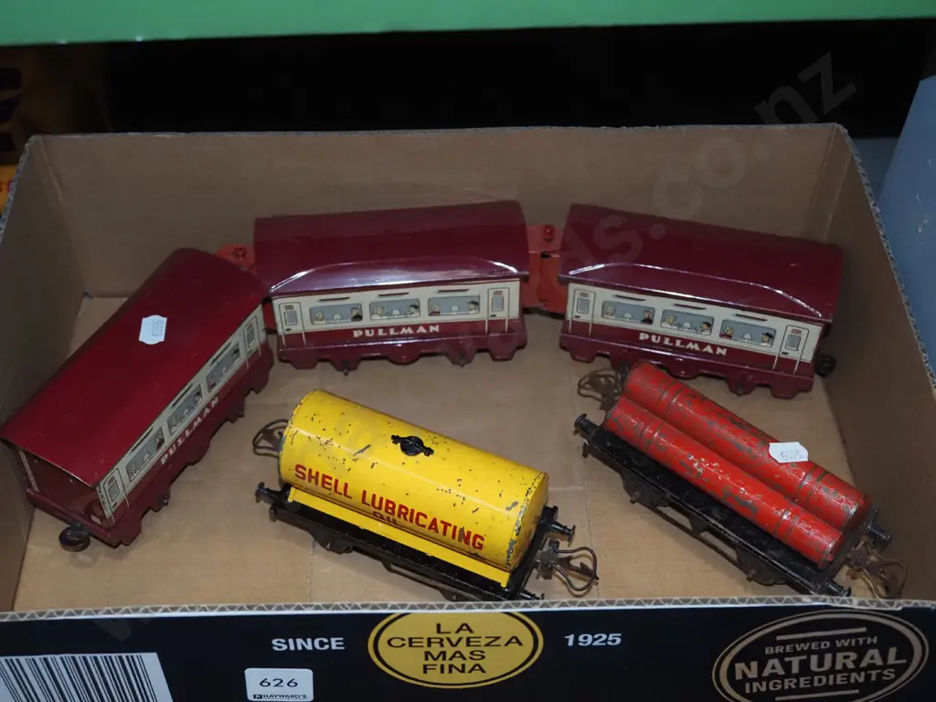 vintage tin of train rolling stock Image 1++