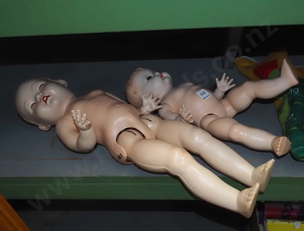 2x vintage toy dolls Image 1++