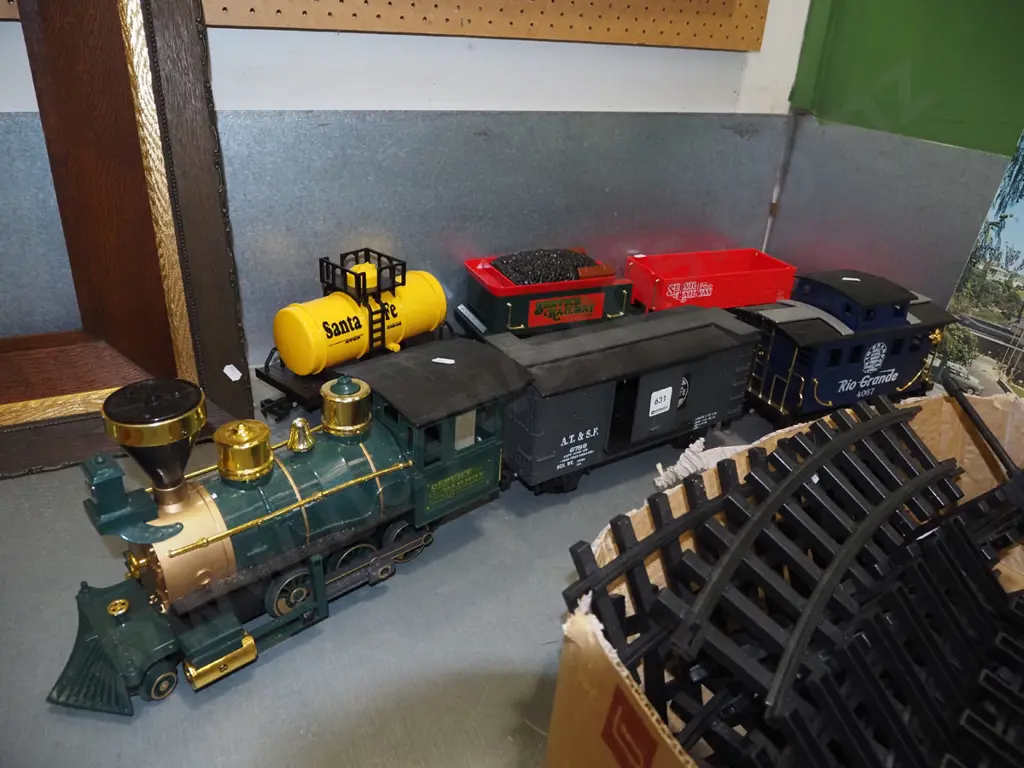 plastic toy train, tracks Image 1++