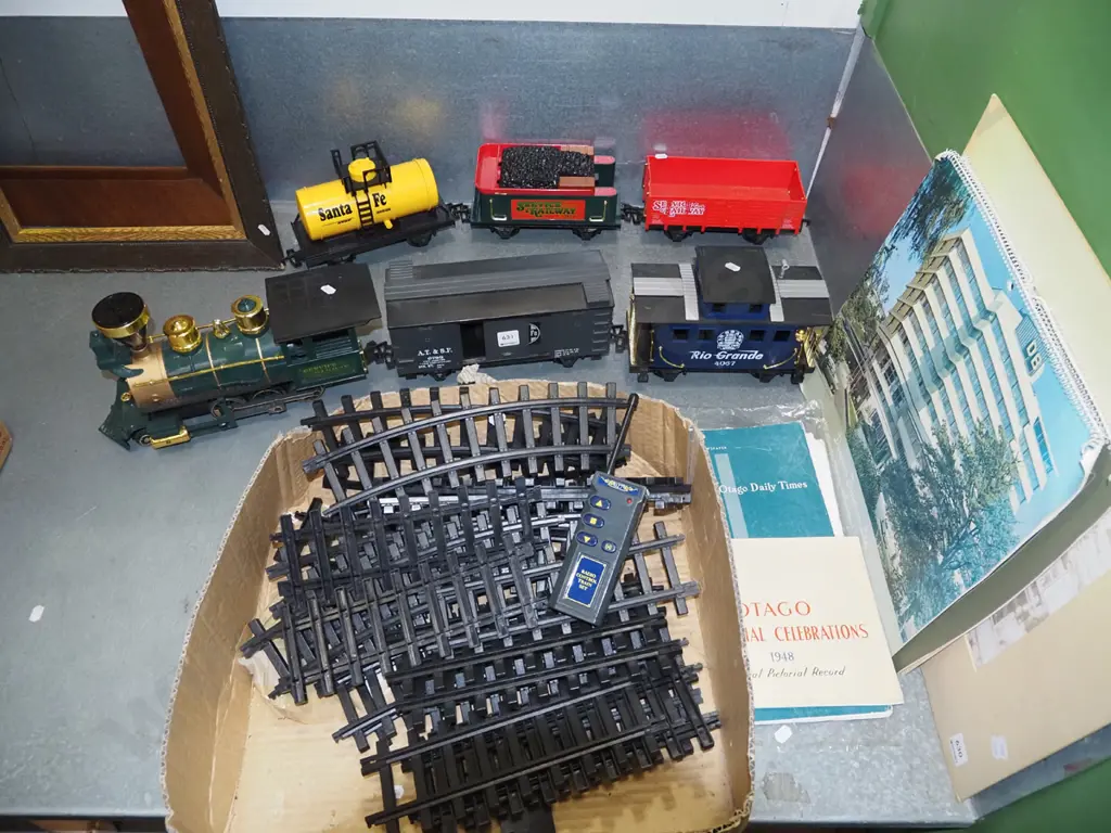 plastic toy train, tracks Image 1++