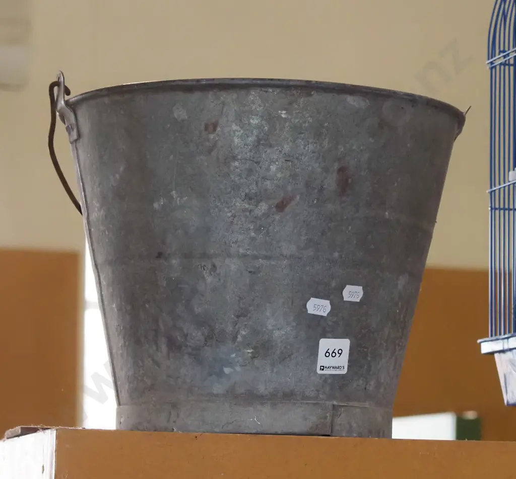 glavanised pail Image 1++