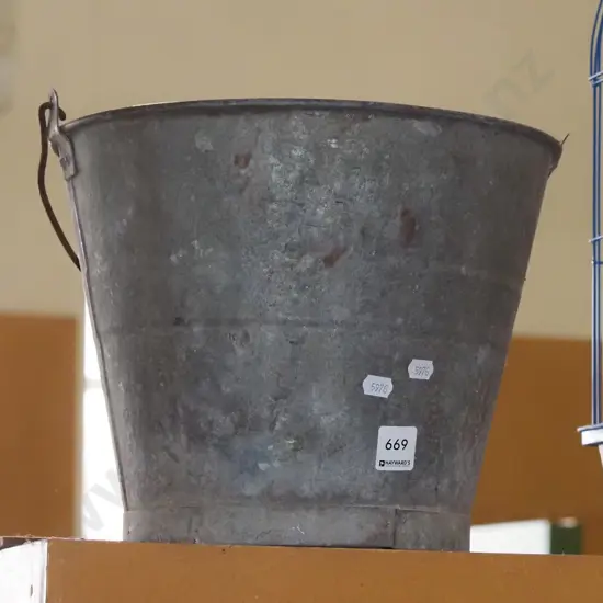 glavanised pail