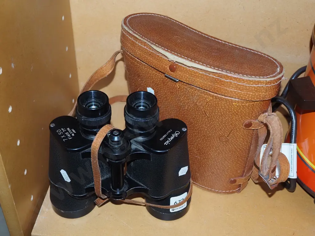 pair of 7x50 leather cased binoculars Image 1++