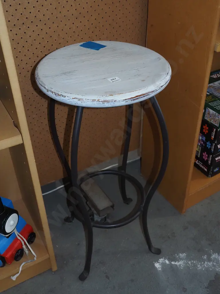 metal and wood bar stool Image 1++