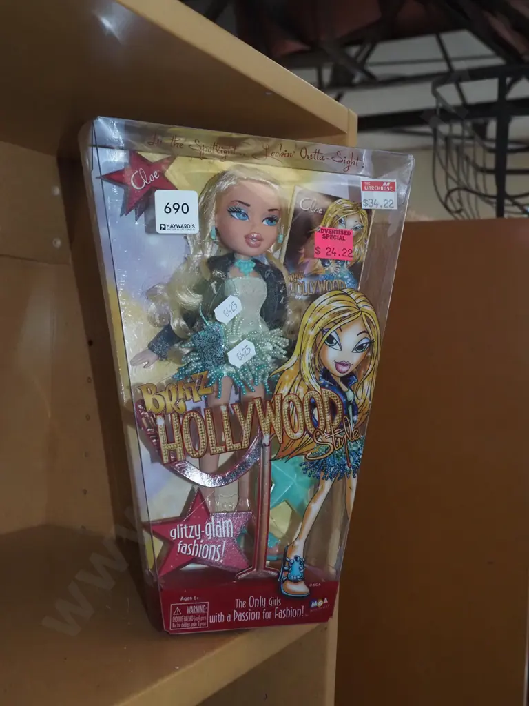 boxed as new Bratz Hollywood Style Cloe doll Image 1++