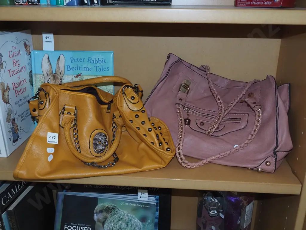 2x vinyl hand bags Image 1++