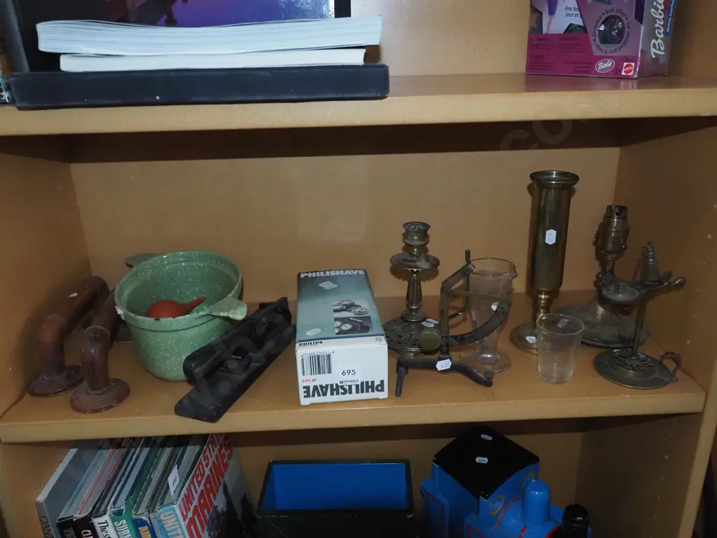 shelf; Philishave, metal handles, small guillotine etc Image 1++