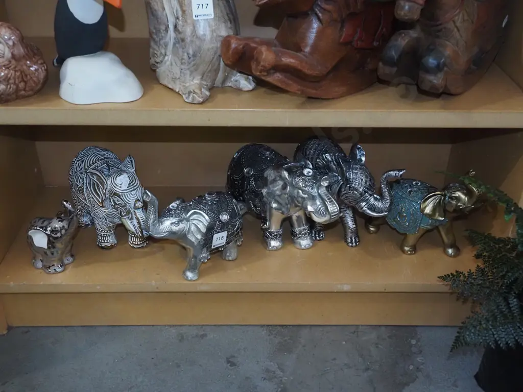shelf; elephant figurines Tallest H180 Image 1++