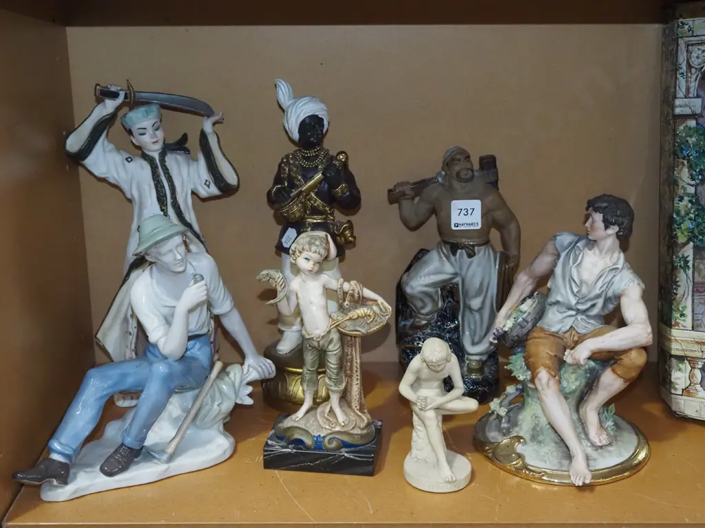 various figurines Tallest H290 Image 1++