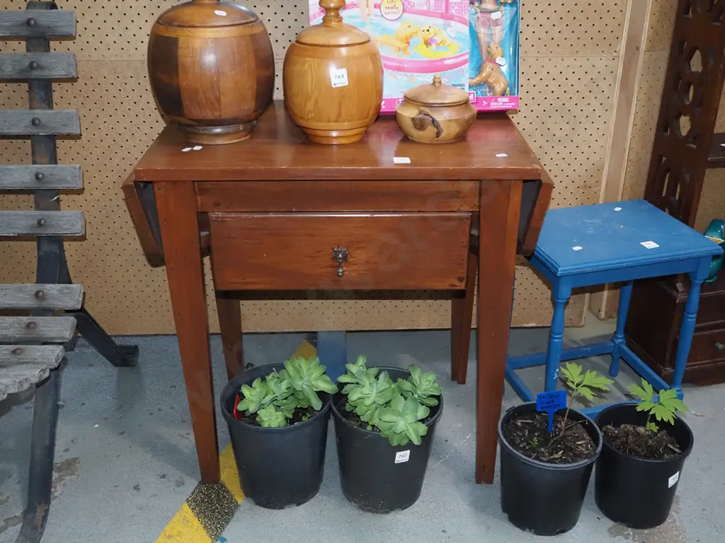 small drop side single drawer rimu table H630 Image 1++