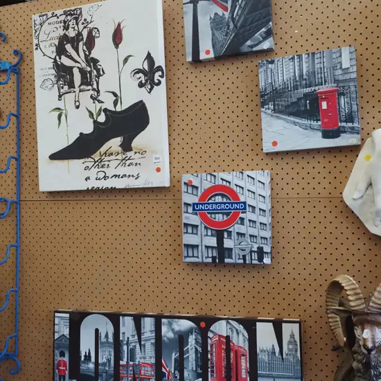 4x boxed photo prints - London, 1x print of lady and shoe - red dots