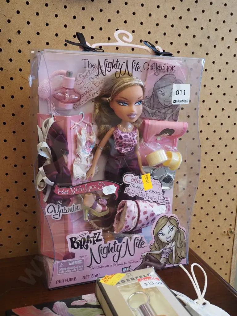 boxed Bratz Nighty Nite doll - damage to box Image 1++
