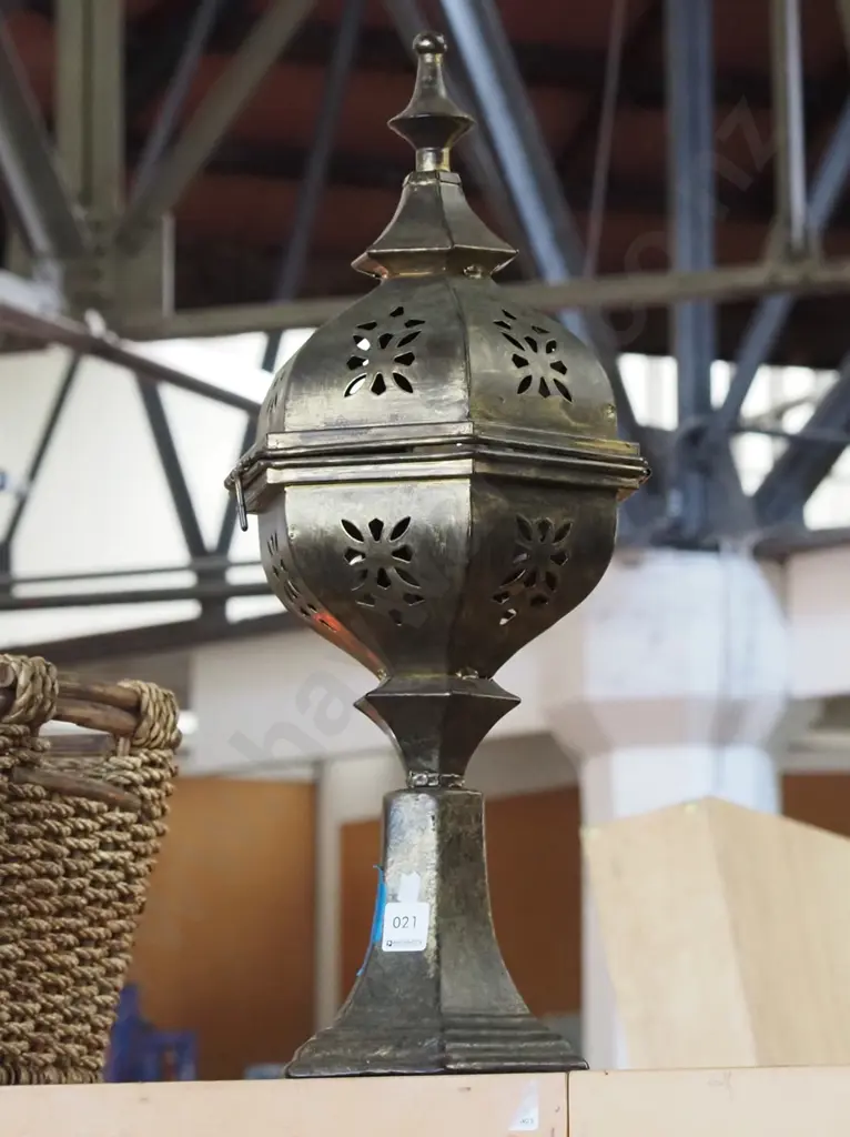 tall metal candle lantern H560 Image 1++