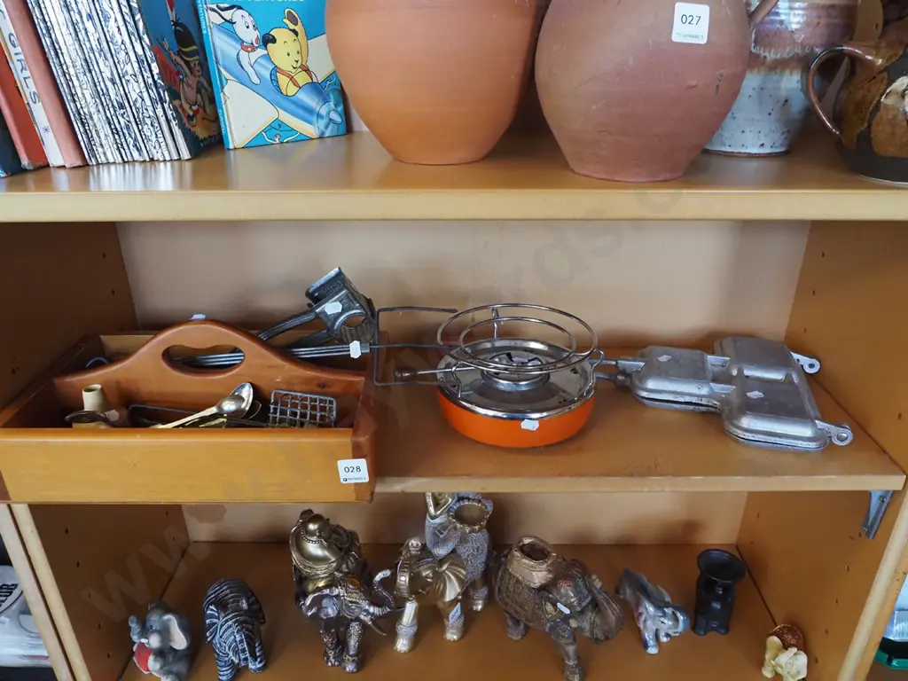 shelf; kitchen items, white spirit burner, cutlery tray etc Image 1++