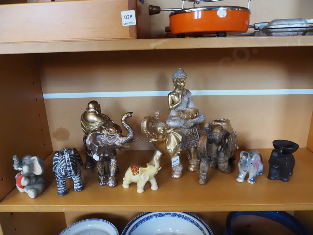 shelf; ornamental elephants H300 Image 1++