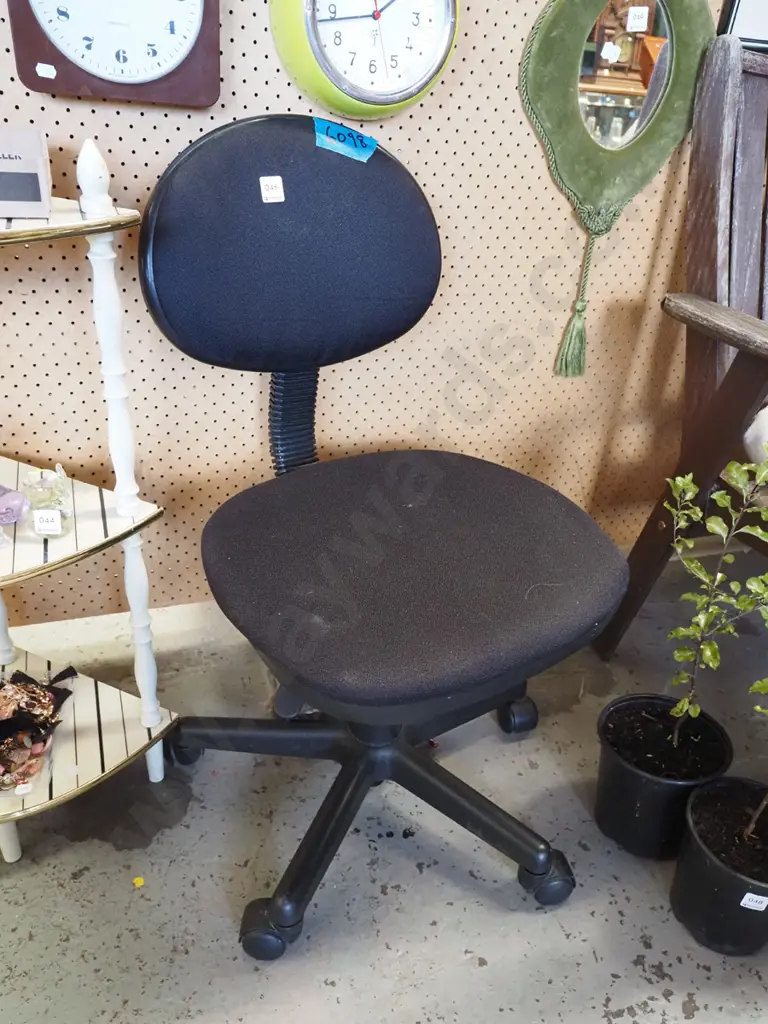 black office chair Image 1++