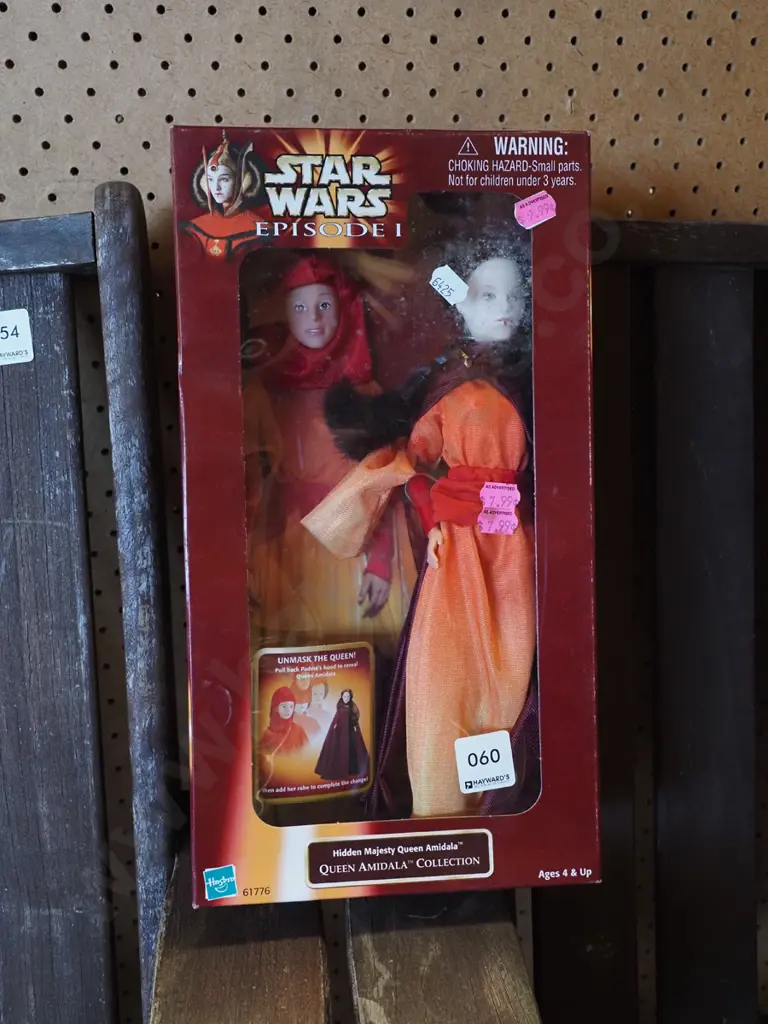 boxed Star Wars Episode 1 Queen Amidala doll - dirt on box Image 1++