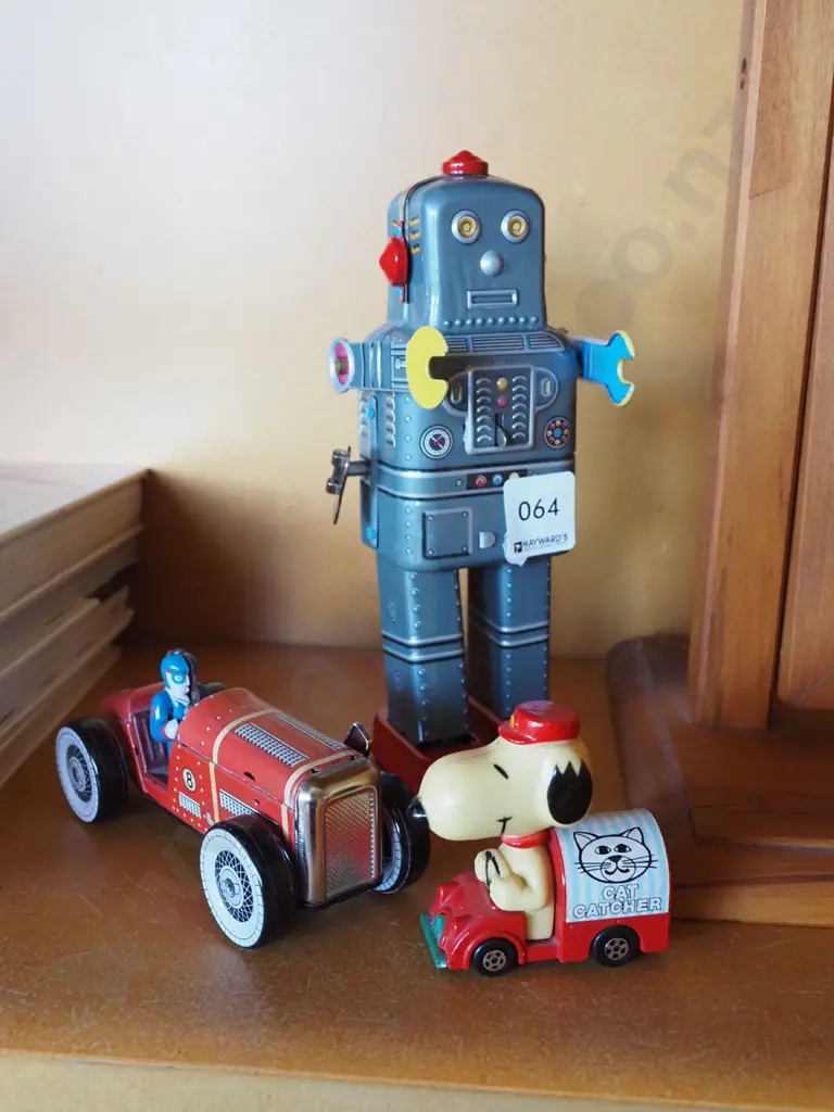 2 tin toys - robot H200 - and a Snoopy Cat Catcher vehicle Image 1++
