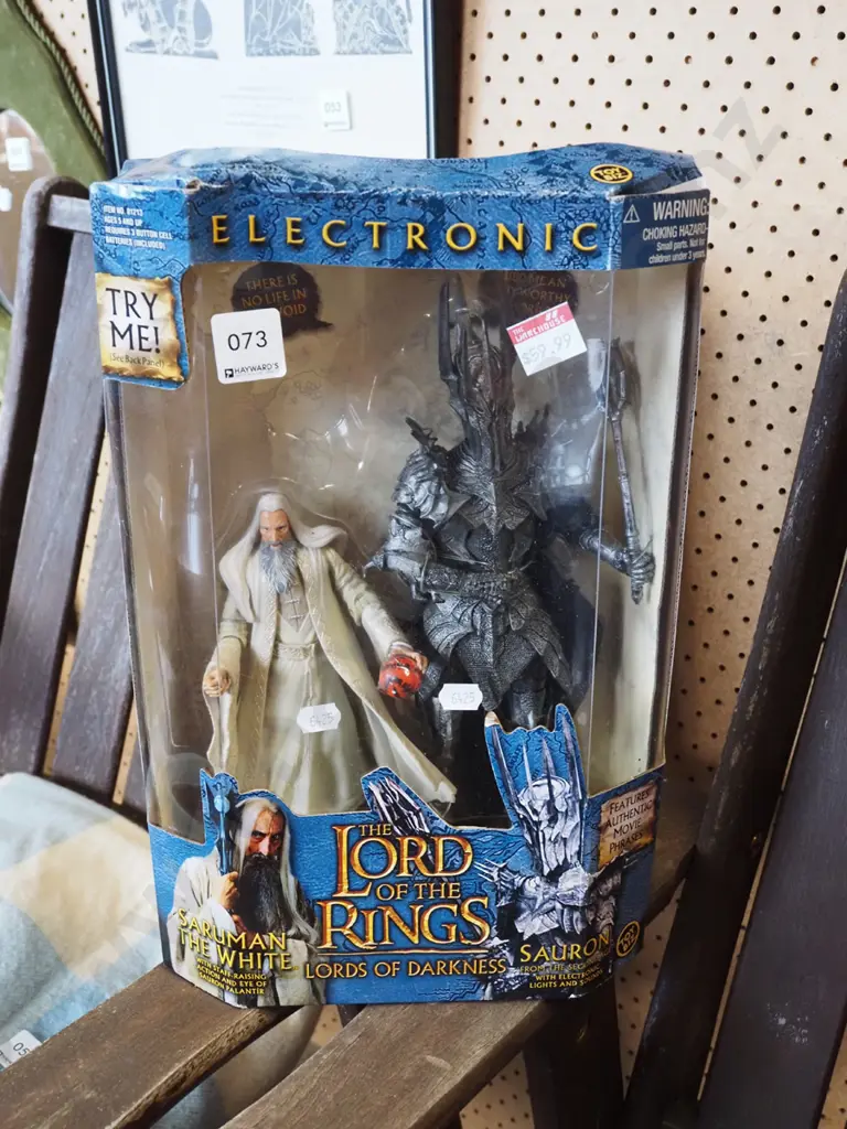 boxed Lord of the Rings figurines - Sauron and Saruman - damage Image 1++