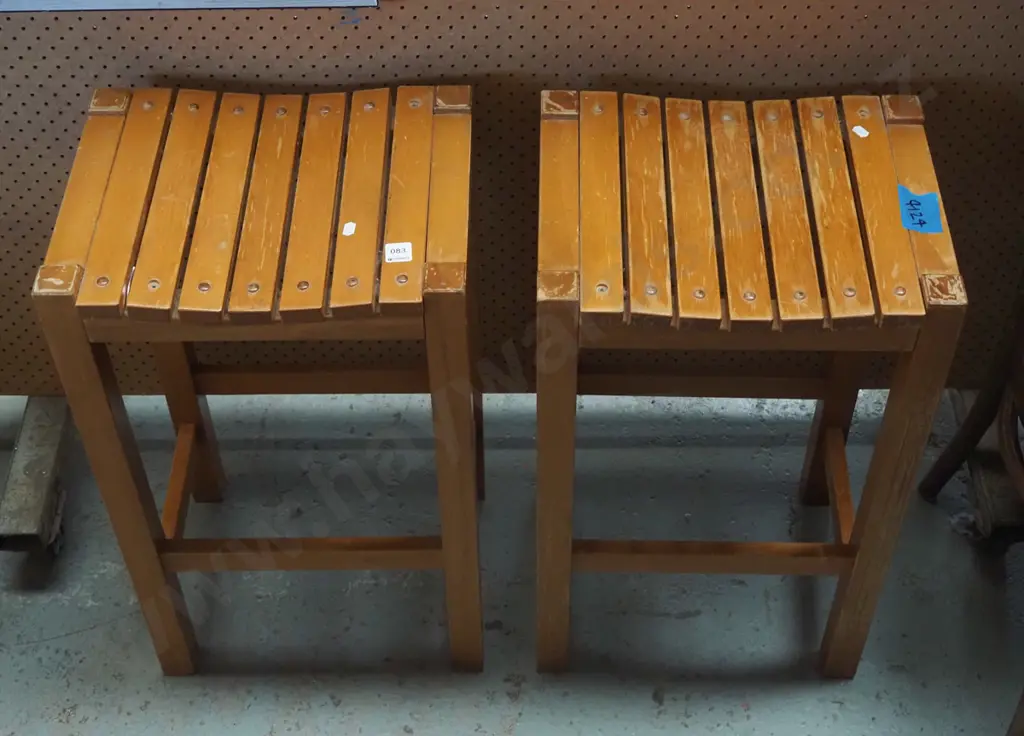 2x wooden bar stools Image 1++
