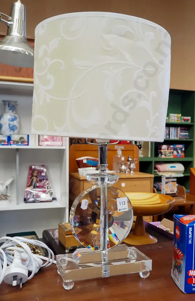 cut glass based table lamp H440 Image 1++