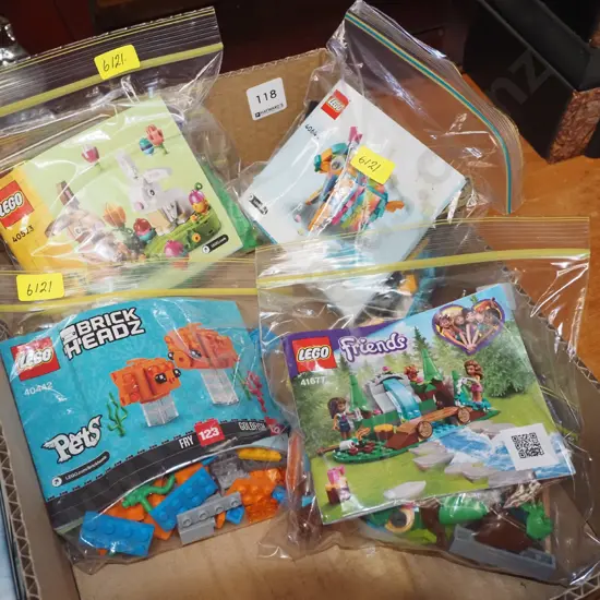 box; 4x Lego sets