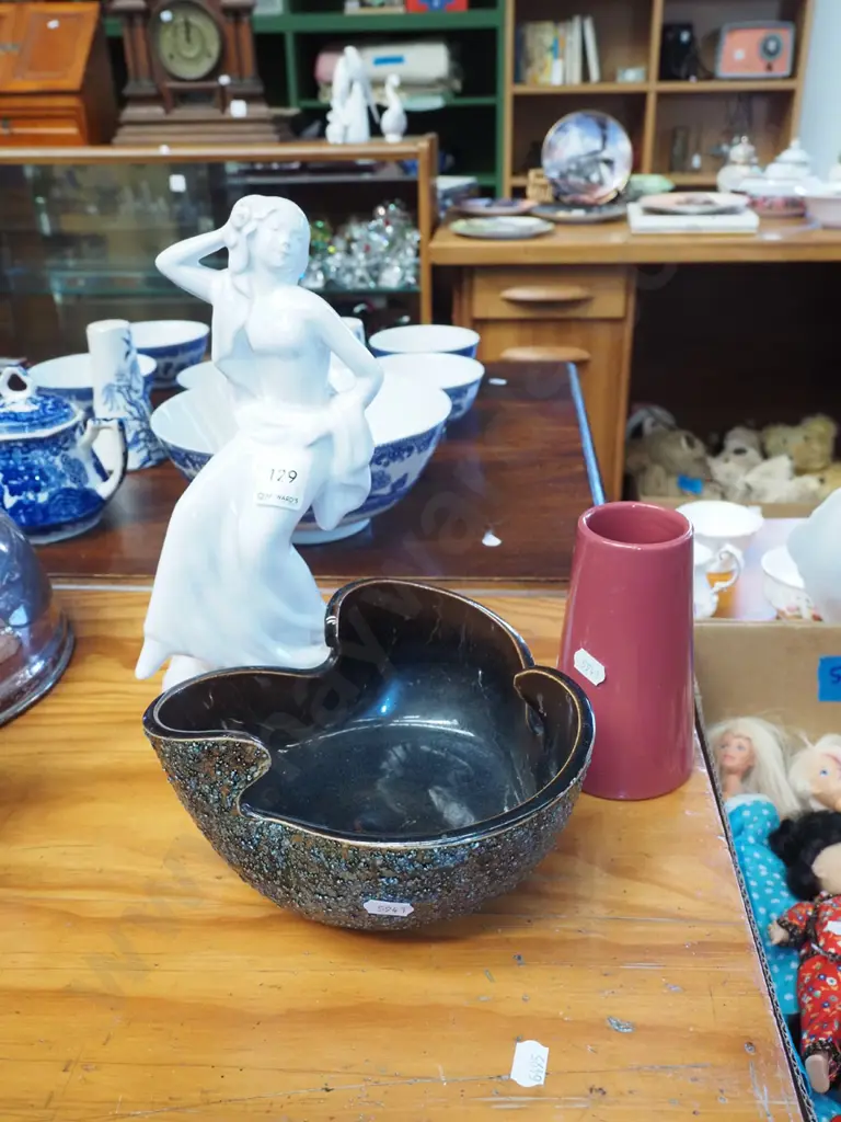 ikabana bowl, vase, female figurine H270 Image 1++