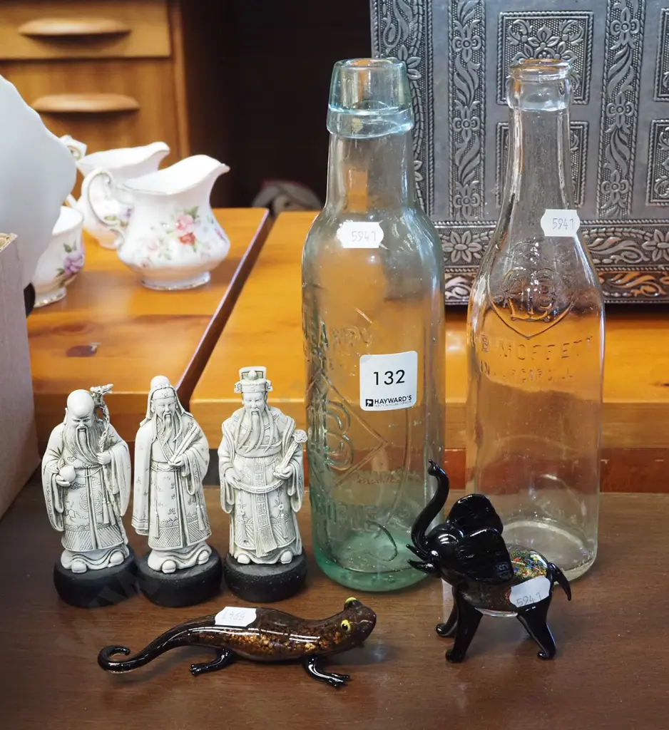 2x glass bottles, various figurines Image 1++