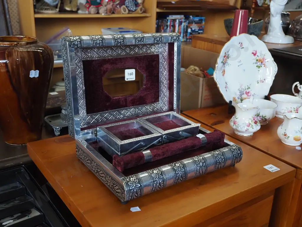 pressed metal jewellery box Image 1++