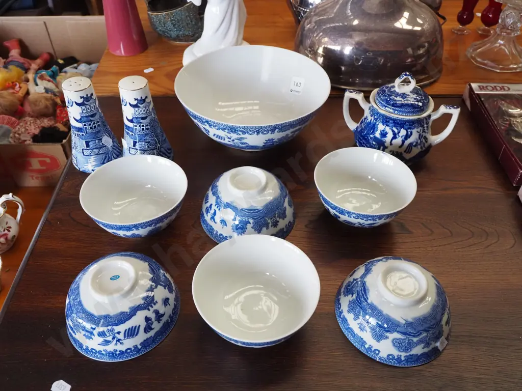 bue and white willow sweet set, salt and pepper etc Image 1++
