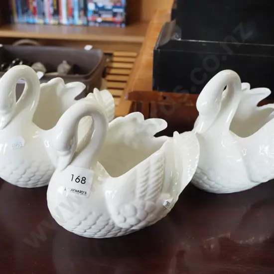 3x small swan vases H140
