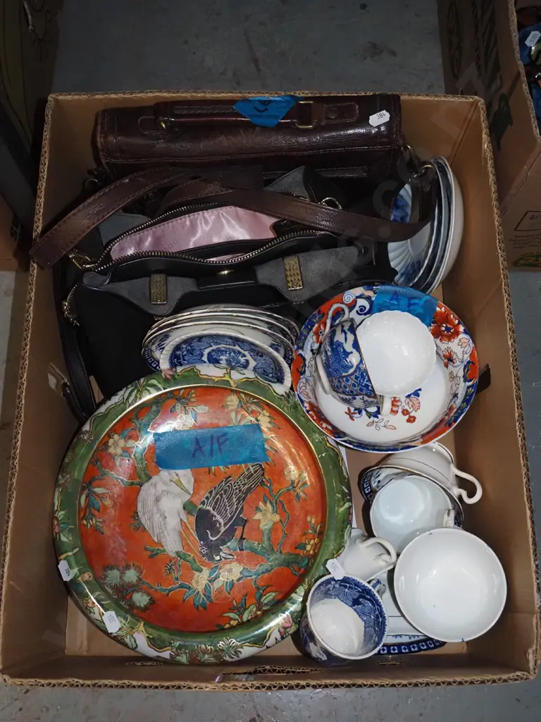 box; hand bags, bowls, plates etc - some damage to bowls Image 1++