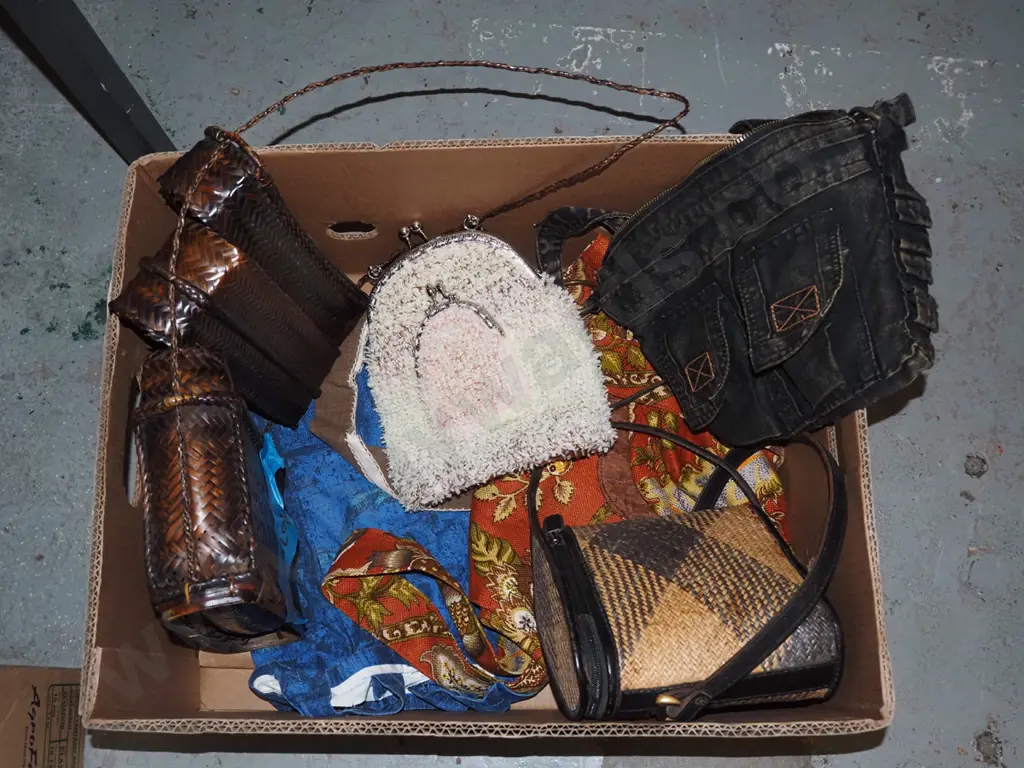 box; various hand bags Image 1++