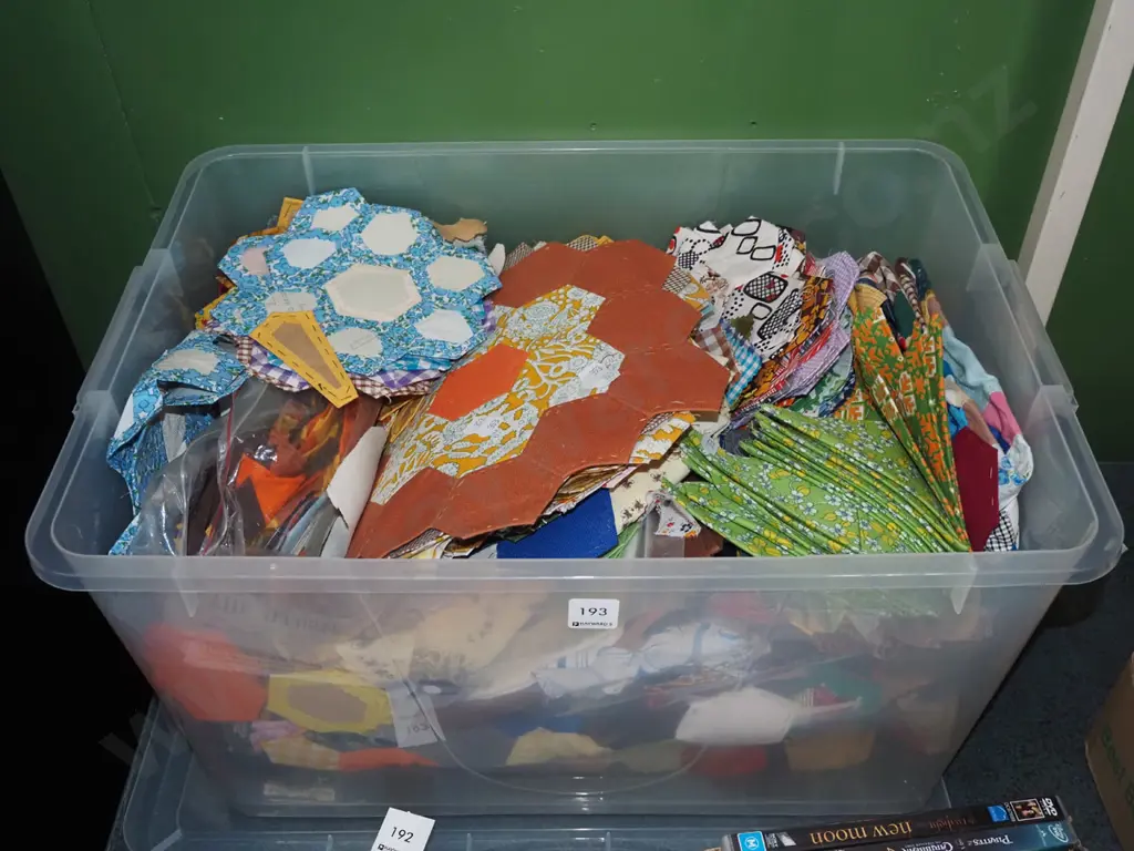box; patchwork pieces Image 1++