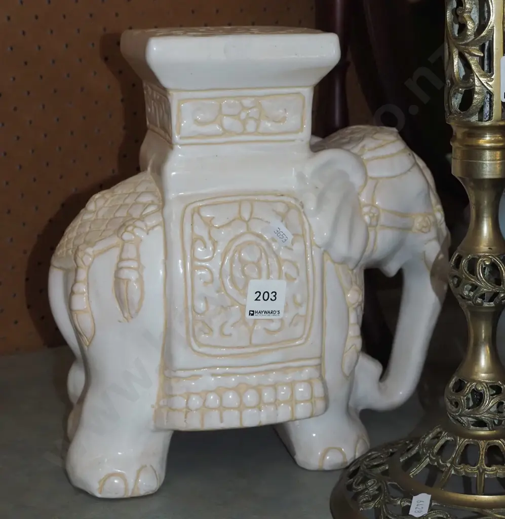 elelphant jardiniere stand Image 1++