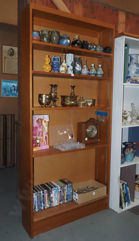adjustable rimu bookcase H1980 W915 D225 Image 1++