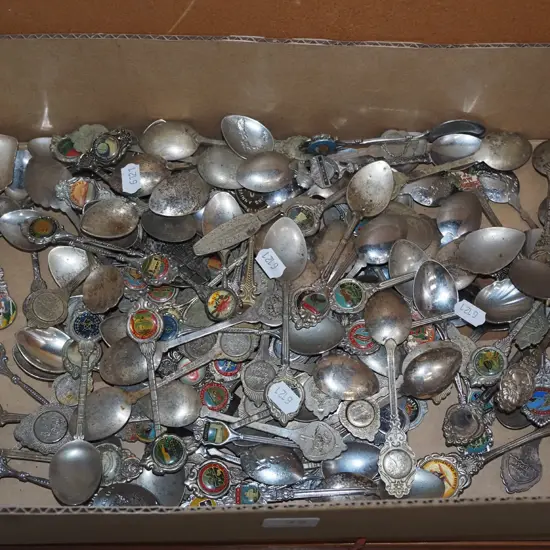 box; souvenir teaspoons