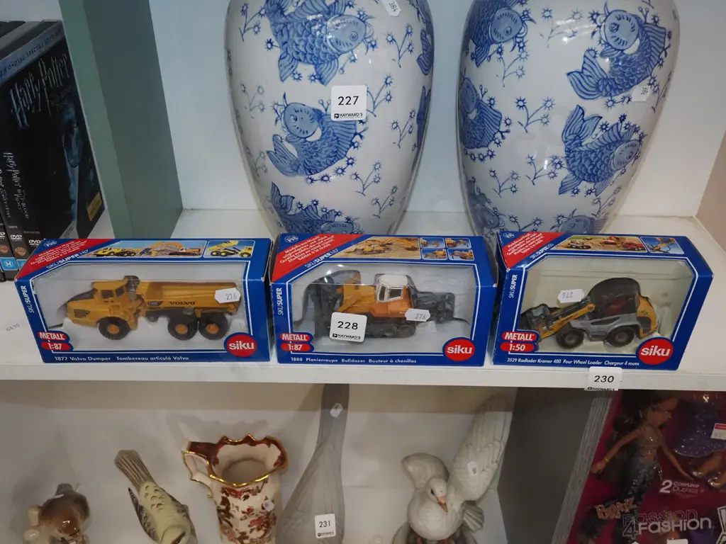 3x boxed diecast construction vehicles Image 1++