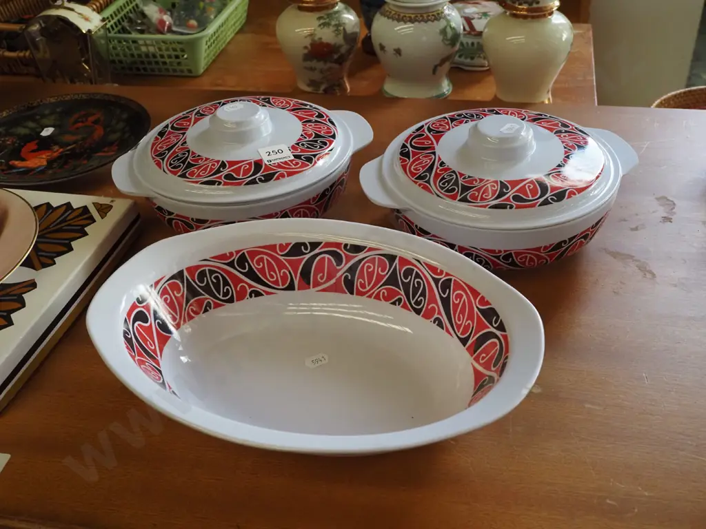 2x plastic lidded veges, bowl with maori motif Image 1++