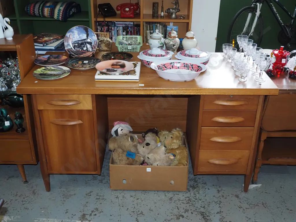 mid century 5 drawer 1 door kneehole study desk - some scratches to veneer H760 W1370 D610 Image 1++