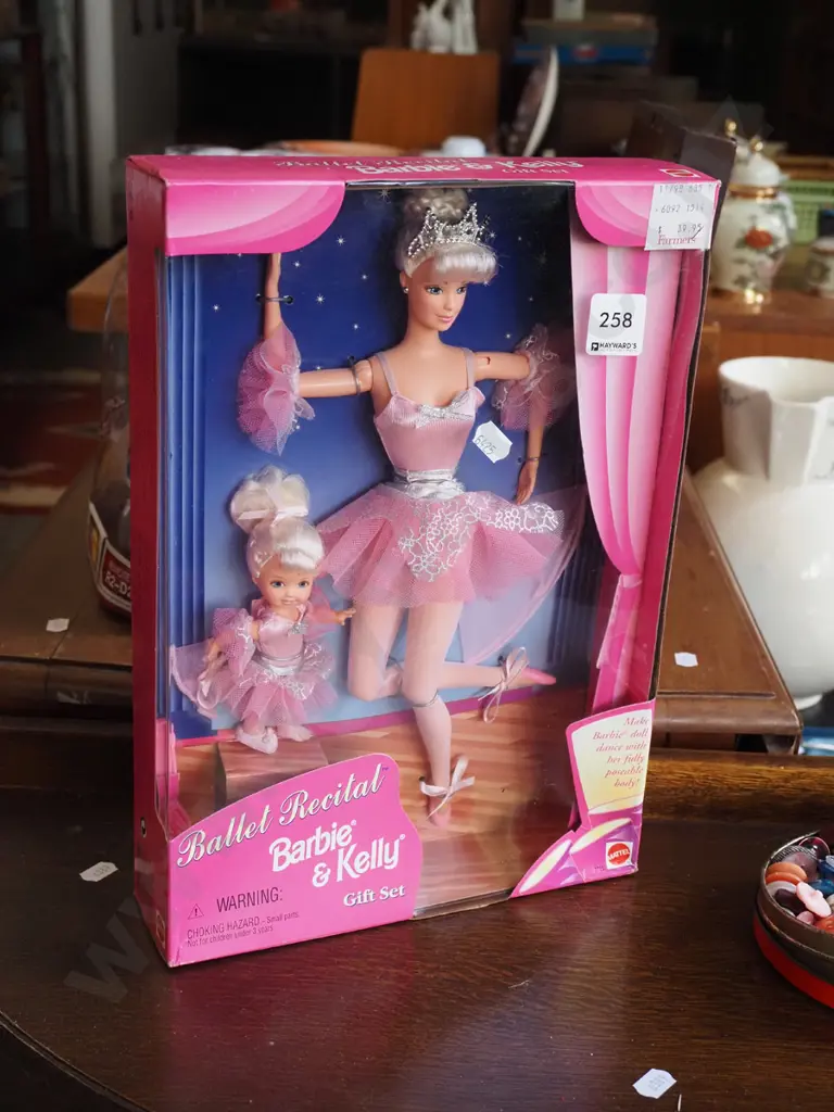 boxed as new Barbie and Kelly Ballet Recital gift set Image 1++