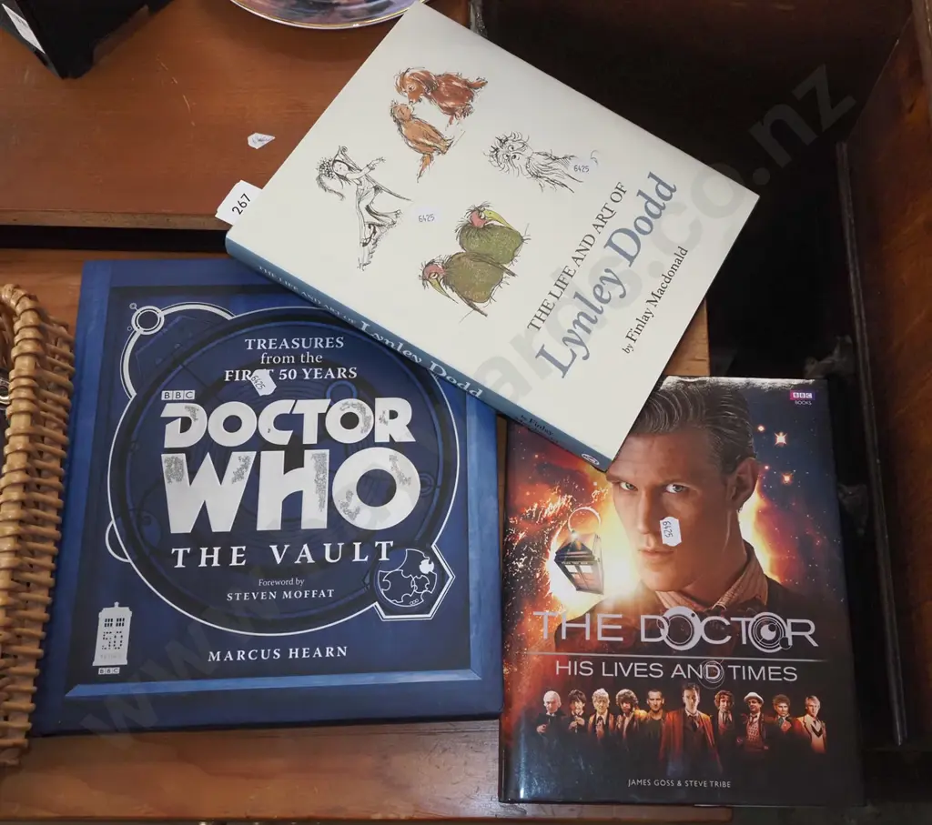 Dr Who books, Life and Art of Lynley Dodd book Image 1++