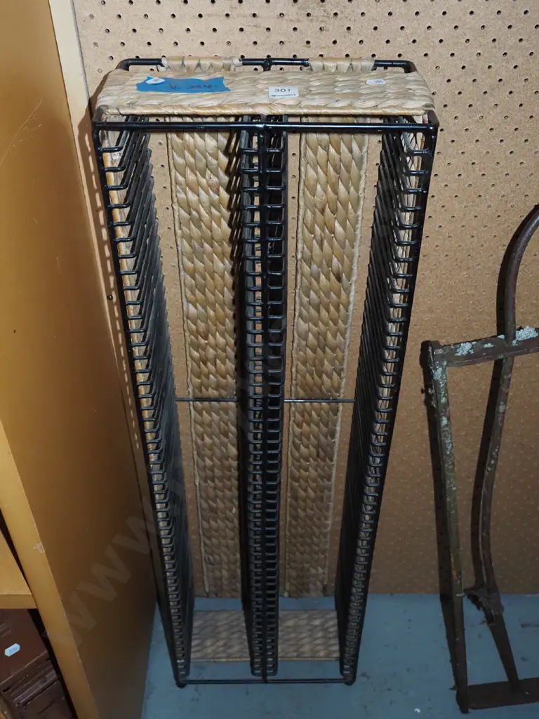 metal and seagrass CD tower H920 Image 1++