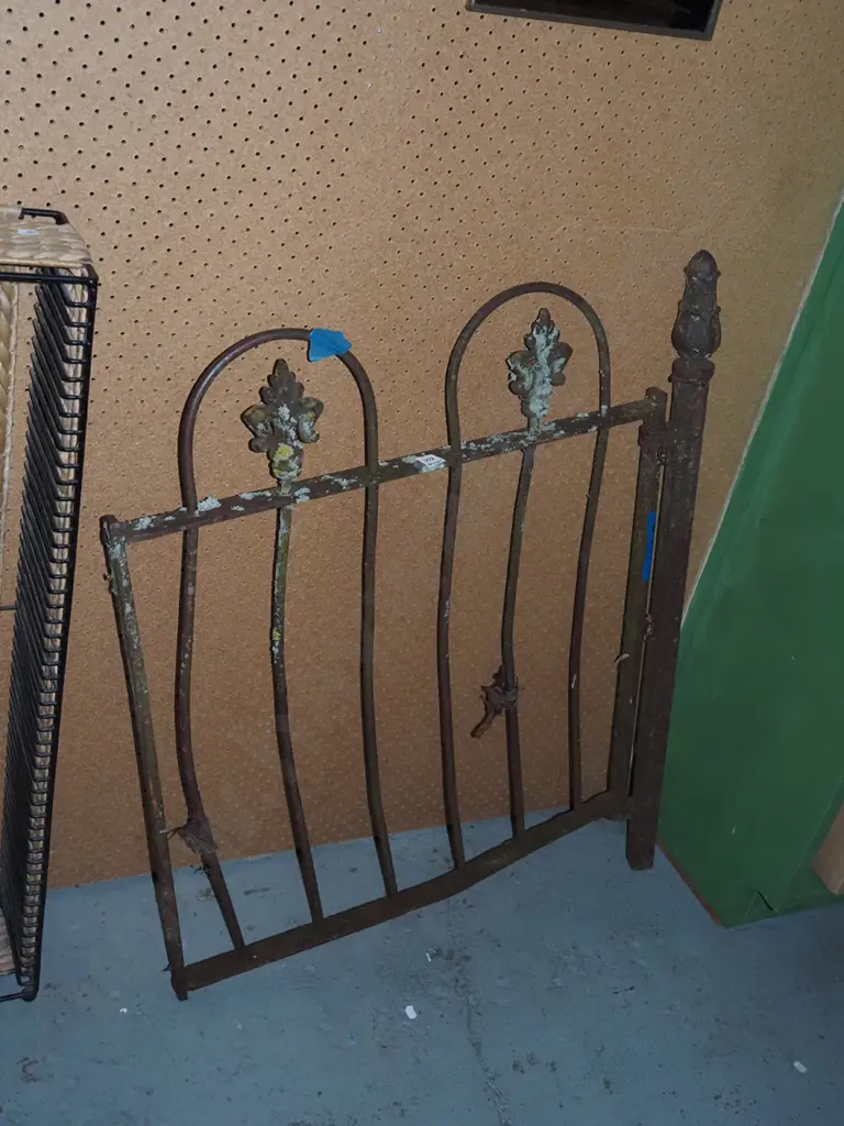 very battered cast iron garden gate H930 W740 Image 1++